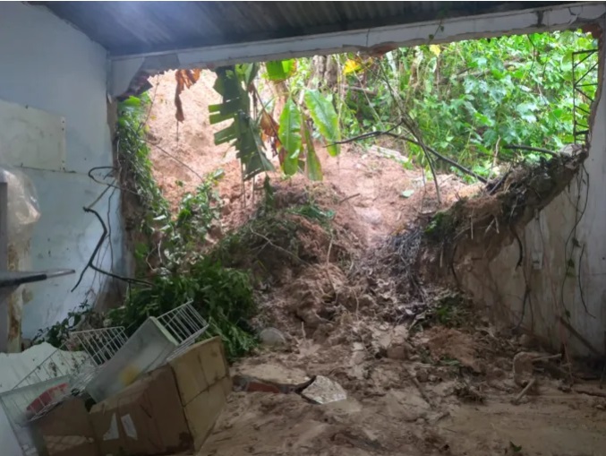 Chuva causa alagamentos e desabamentos em Manaus nesta quarta (27)