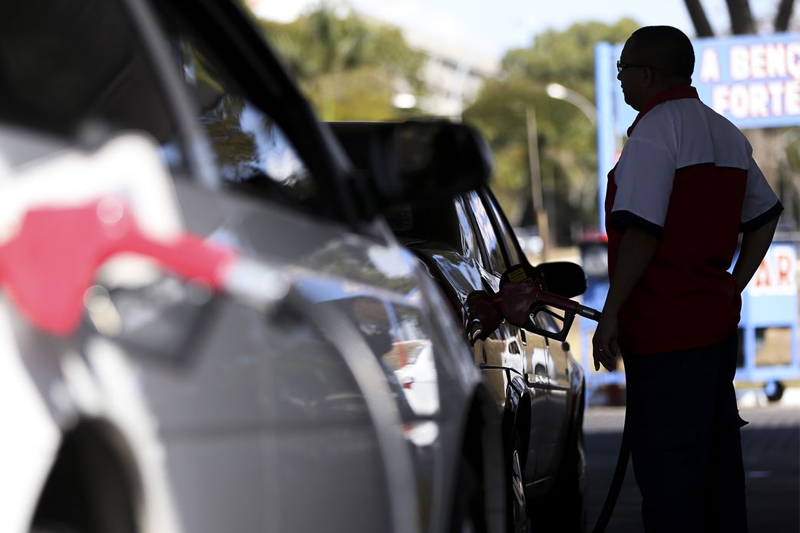 Preço da gasolina nos postos caí pela 2ª semana, mas Manaus mantém alta