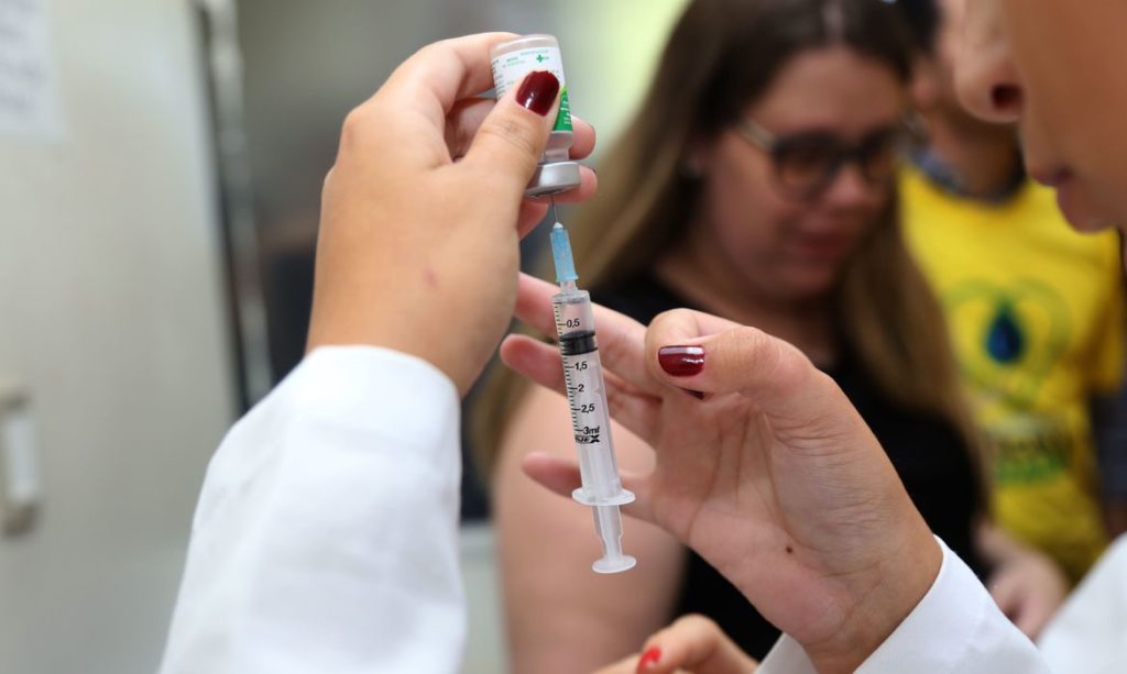 Boatos associam vacina ao mal súbito; especialistas alertam