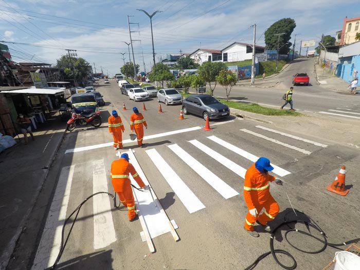 Prefeitura de Manaus intensifica ações que revitalizam sinalização de trânsito nas ruas da capital