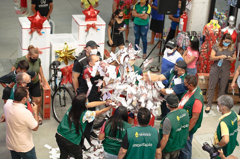 Prefeitura de Manaus realiza o segundo sorteio da promoção ‘Natal nas Galerias’