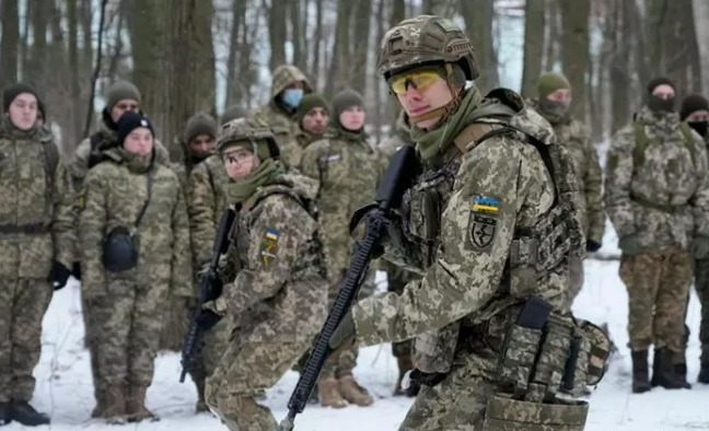Ucrânia convida brasileiros para lutar na guerra contra Rússia