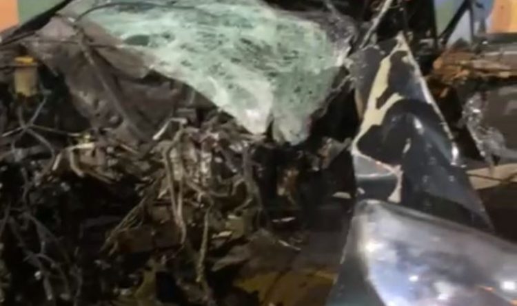 Mulher morre ao ser arremessada de carro após colisão com plataforma em Manaus