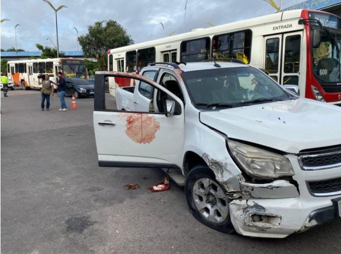 Vídeos: Traficante da facção RDA sofre atentado enquanto dirigia na zona leste de Manaus