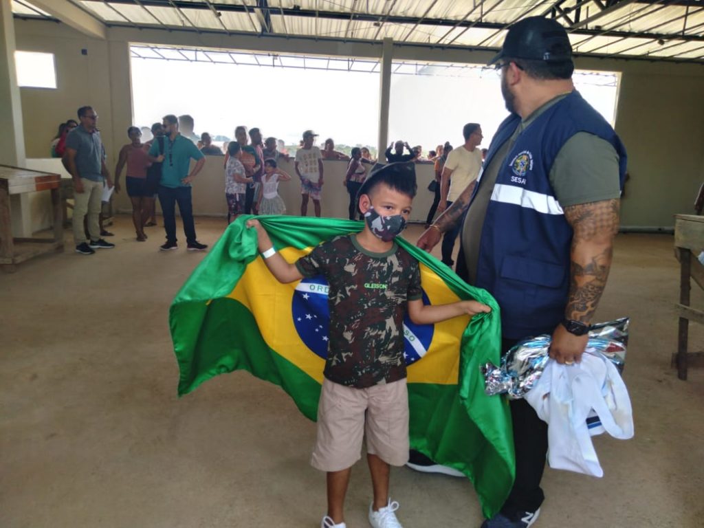 Vídeos: após tratamento em Manaus, crianças voltam para Manicoré