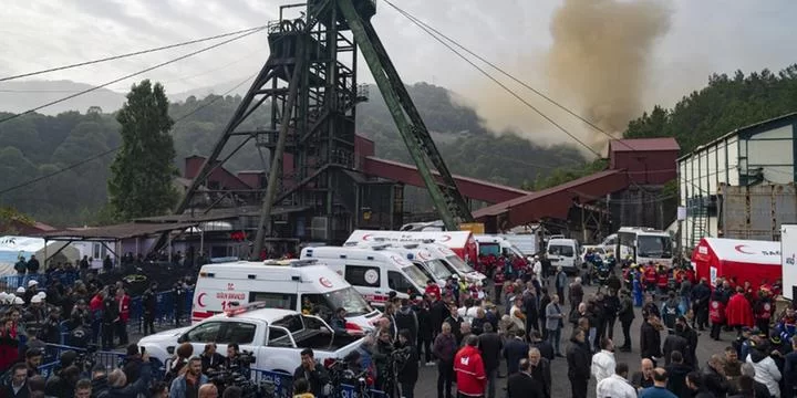Vídeo: Explosão em mina de carvão na Turquia faz pelo menos 40 mortos