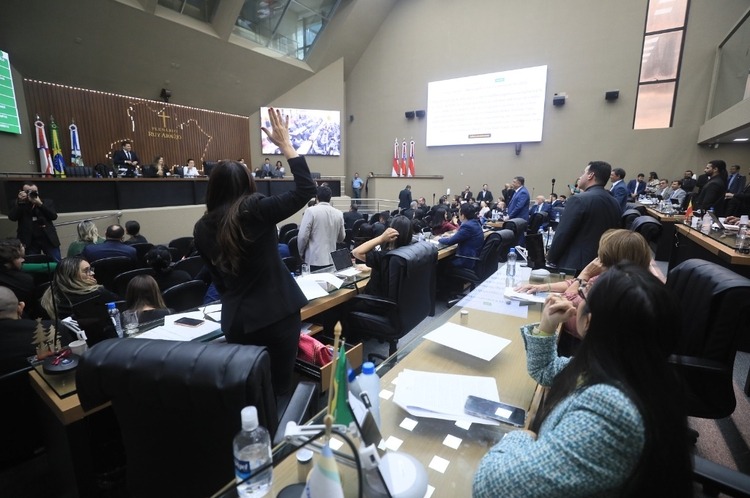 Deputados aprovam aumento de impostos no Amazonas, do ICMS e IPVA