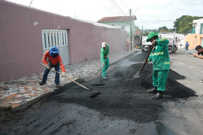 Prefeitura de Manaus contempla novas ruas do bairro Planalto com os serviços de pavimentação asfáltica