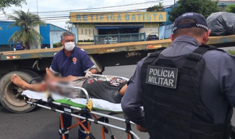 Bandidos anunciam assalto a ônibus em Manaus e levam tiro de passageiro
