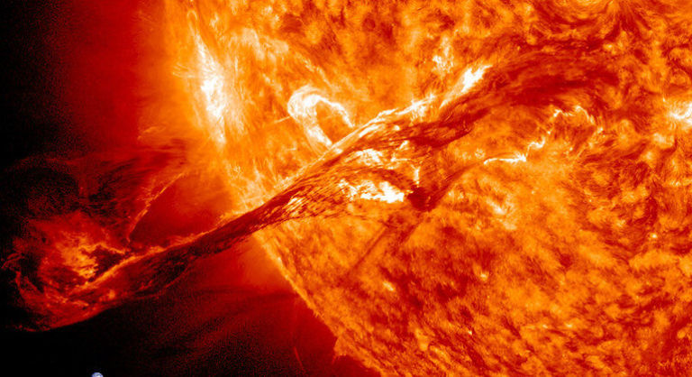 Supertempestade solar pode ‘destruir a internet’ por meses, alerta cientista
